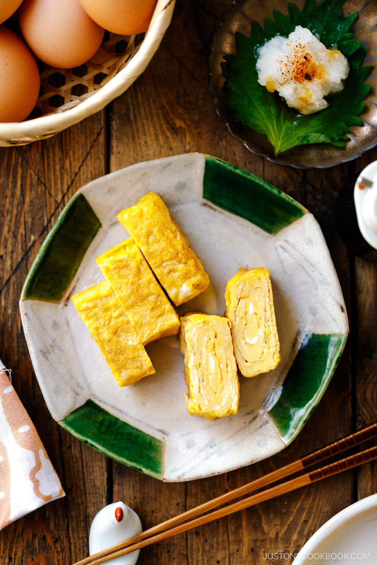 トップス tamagoyaki Classic Tamagoyaki (Japanese Rolled Omelette)(Video) 卵焼き • Just